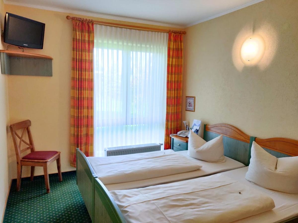 Hotel Neue Hoehe Klingenberg Exterior photo