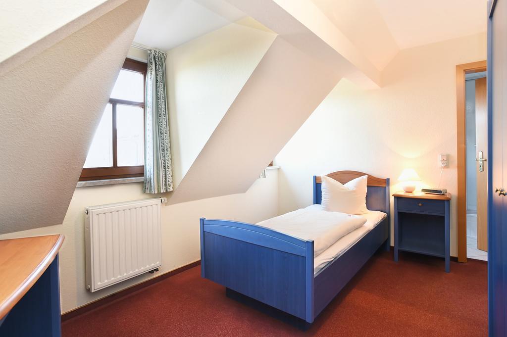Hotel Neue Hoehe Klingenberg Exterior photo